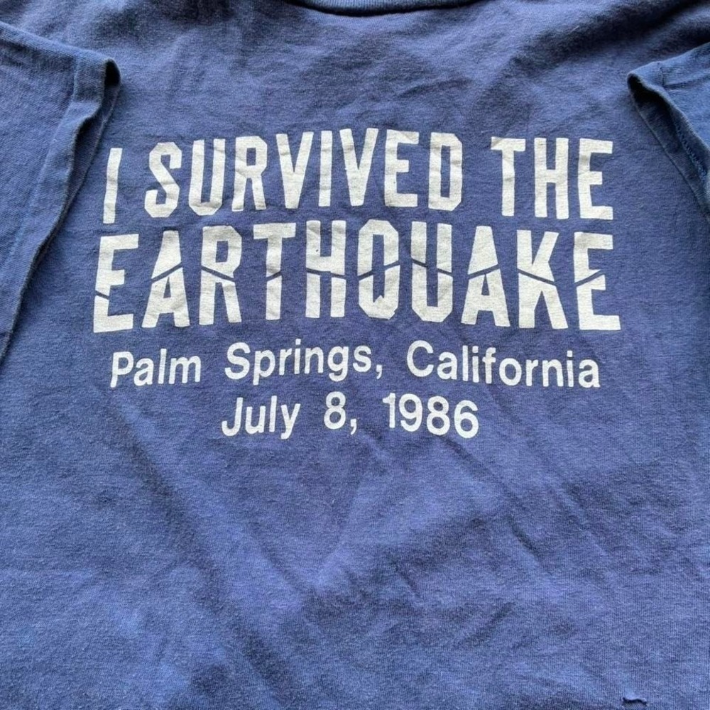 Vintage‎ 80s I Survived The Earthquake Tee Shirt Single Stitch Boxy Blue Mens L